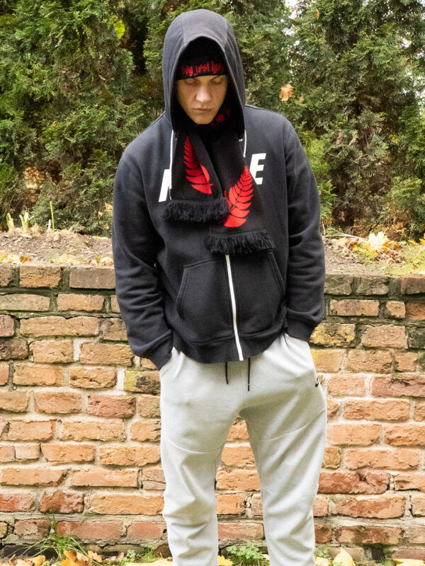 szalik bóg jest łysy